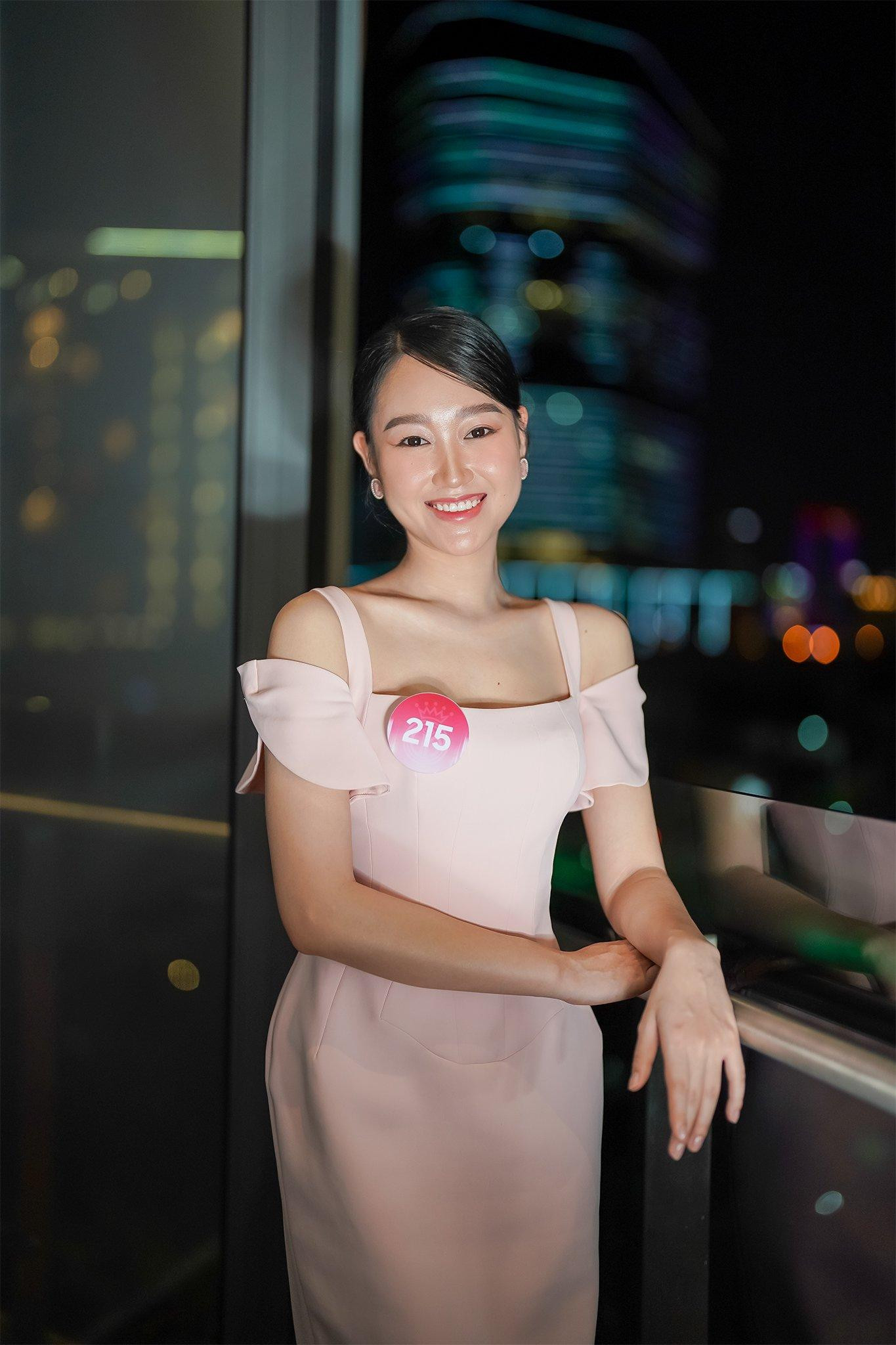 Phạm Thị Nhung cho biết cô đến với cuộc thi Hoa hậu Việt Nam một cách tình cờ, chỉ một tháng trước sơ khảo cuộc thi diễn ra. &quot;Mẹ tôi là người hâm mộ các cuộc thi sắc đẹp. Mẹ khuyên tôi nên thi hoa hậu. Tôi cũng không ngờ mình đến được vòng chung kết&quot;, cô nói thêm.