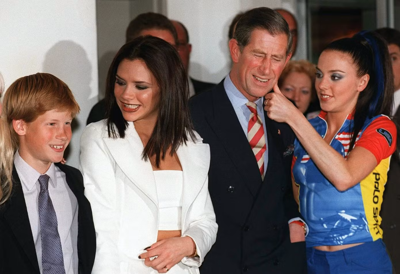 Vợ chồng Beckham nhiều lần diện kiến Vua Charles và các thành viên của Hoàng gia Anh.
