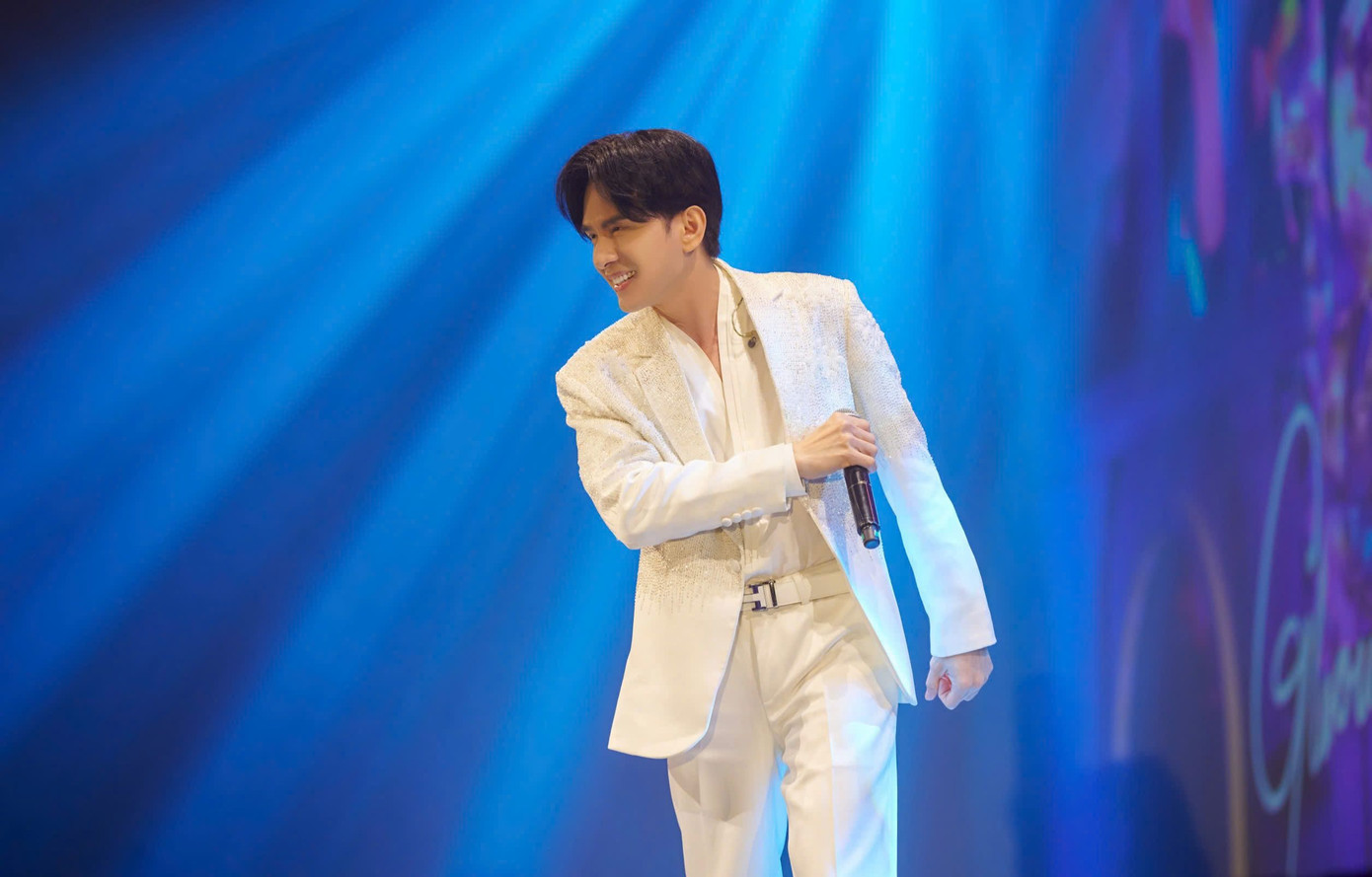 Ở tuổi 48, Đan Trường được nhiều người nhận xét trẻ trung, giữ vững phong độ ngoại hình.