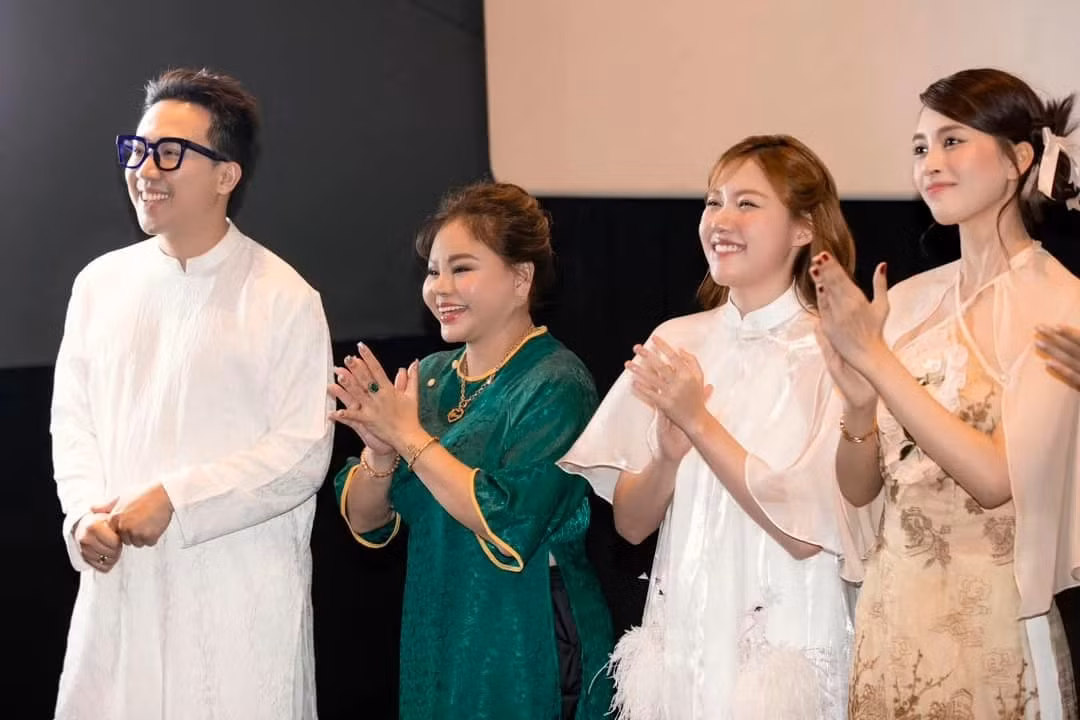 Phim của Trấn Thành khó lập kỷ lục doanh thu mới. Phim của Trấn Thành khó lập kỷ lục doanh thu mới.