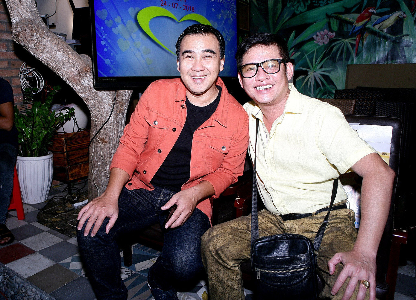 Nghệ sĩ Tấn Beo vẫn đi lưu diễn xa ở tuổi 58. Nghệ sĩ Tấn Beo vẫn đi lưu diễn xa ở tuổi 58.