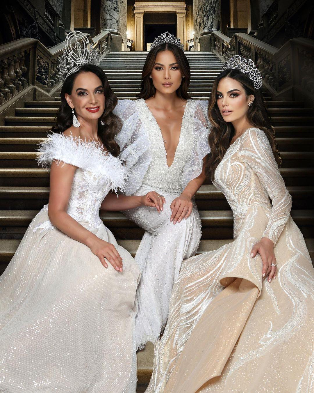 Mexico là dải sash mạnh tại đấu trường Hoa hậu Hoàn vũ. (Từ trái qua: Miss Universe 1991, 2020 và 2010). Mexico là dải sash mạnh tại đấu trường Hoa hậu Hoàn vũ. (Từ trái qua: Miss Universe 1991, 2020 và 2010).