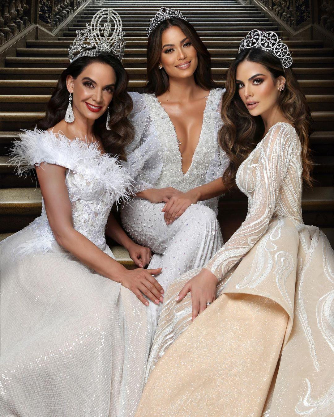 Mexico là dải sash mạnh tại đấu trường Hoa hậu Hoàn vũ. (Từ trái qua: Miss Universe 1991, 2020 và 2010). Mexico là dải sash mạnh tại đấu trường Hoa hậu Hoàn vũ. (Từ trái qua: Miss Universe 1991, 2020 và 2010).