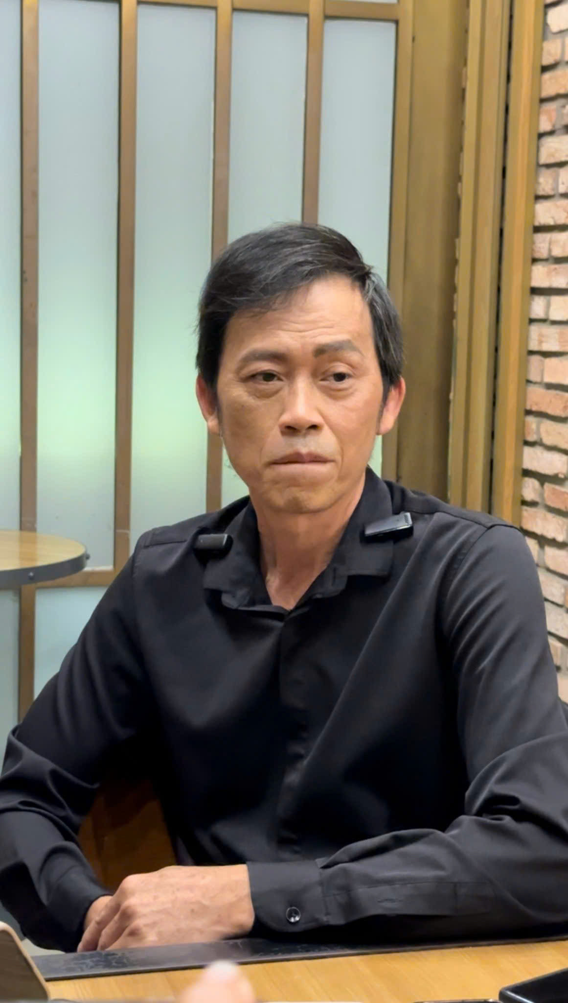 Ngoại hình của NSƯT Hoài Linh ở tuổi 56. Ngoại hình của NSƯT Hoài Linh ở tuổi 56.