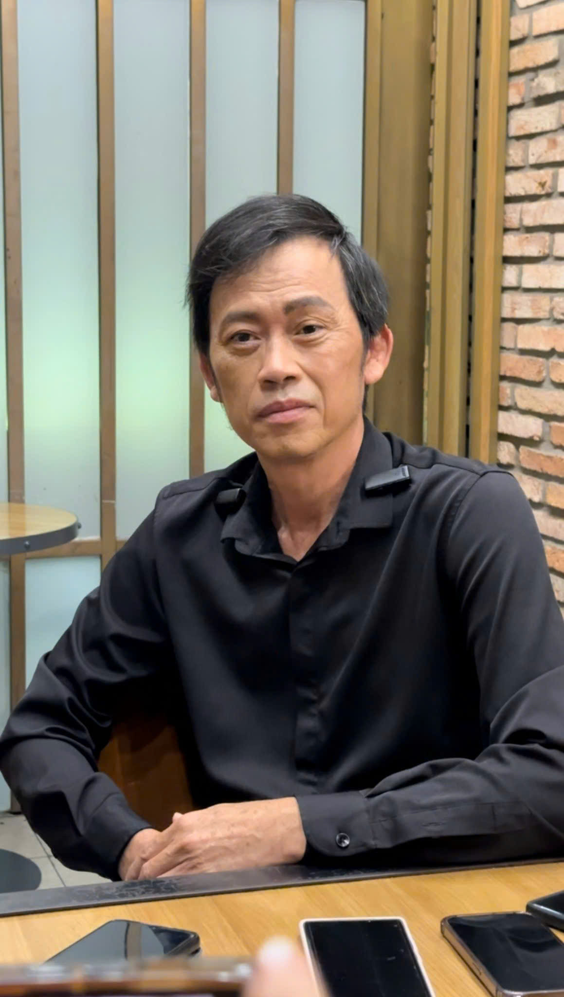 Ngoại hình của NSƯT Hoài Linh ở tuổi 56. Ngoại hình của NSƯT Hoài Linh ở tuổi 56.