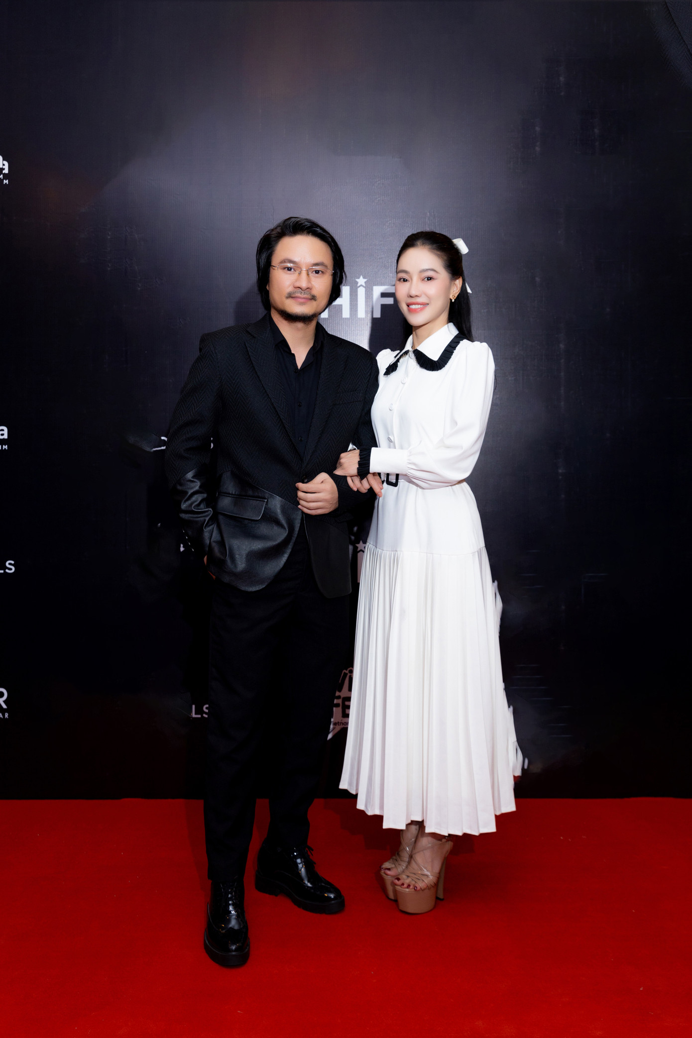 Đạo diễn Hoàng Nhật Nam dự sự kiện cùng vợ. Cả hai đang trong quá trình chuẩn bị cho Miss Grand International đăng cai tại Việt Nam.