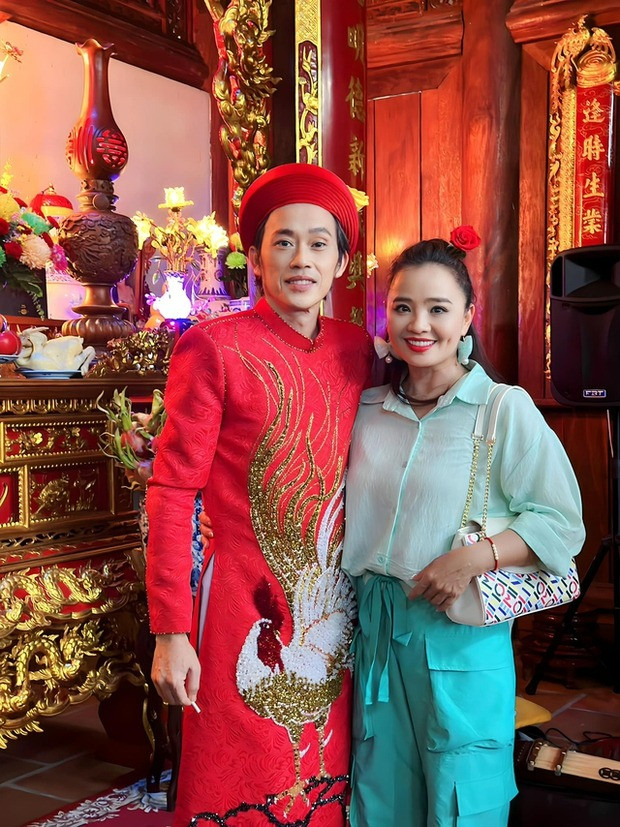 Diễn viên Hoài An tại ngày giỗ Tổ sân khấu tổ chức tại đền thờ Tổ.