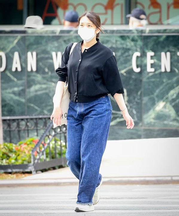 Công chúa Mako đi chợ bình dân ở New York, Mỹ.