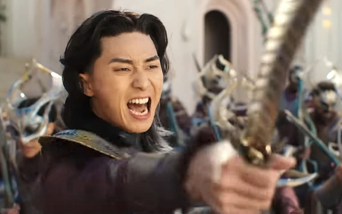 Tạo hình gây cười của Park Seo Joon trong The Marvels. Tạo hình gây cười của Park Seo Joon trong The Marvels.