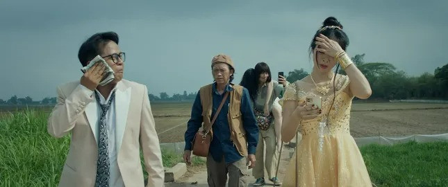 Tạo hình của Hoài Linh trong Làm giàu với ma 2. Tạo hình của Hoài Linh trong Làm giàu với ma 2.