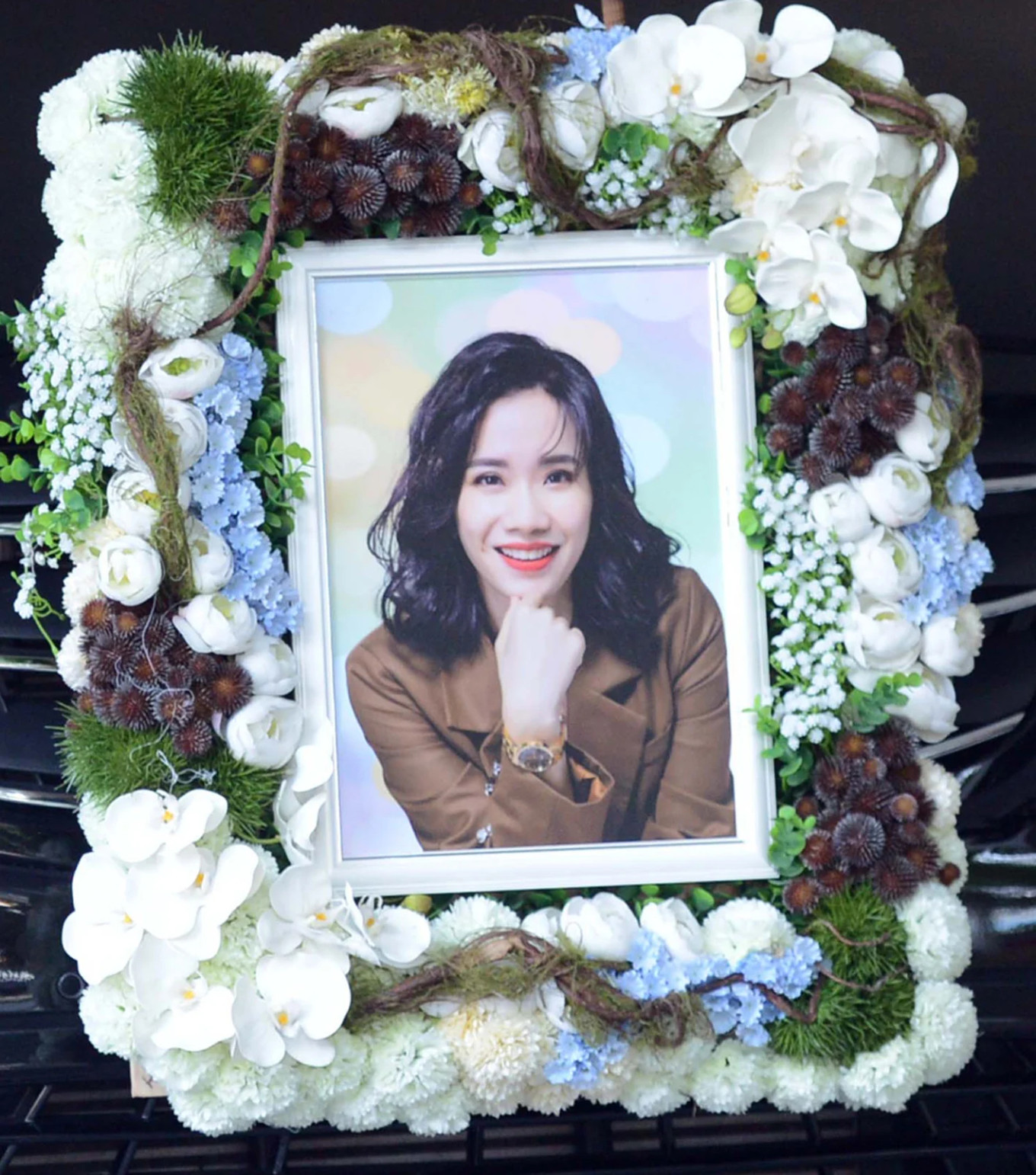 Tăng Nhược Tuyên được đưa đi bệnh viện sau khi đột quỵ nhưng không qua khỏi.