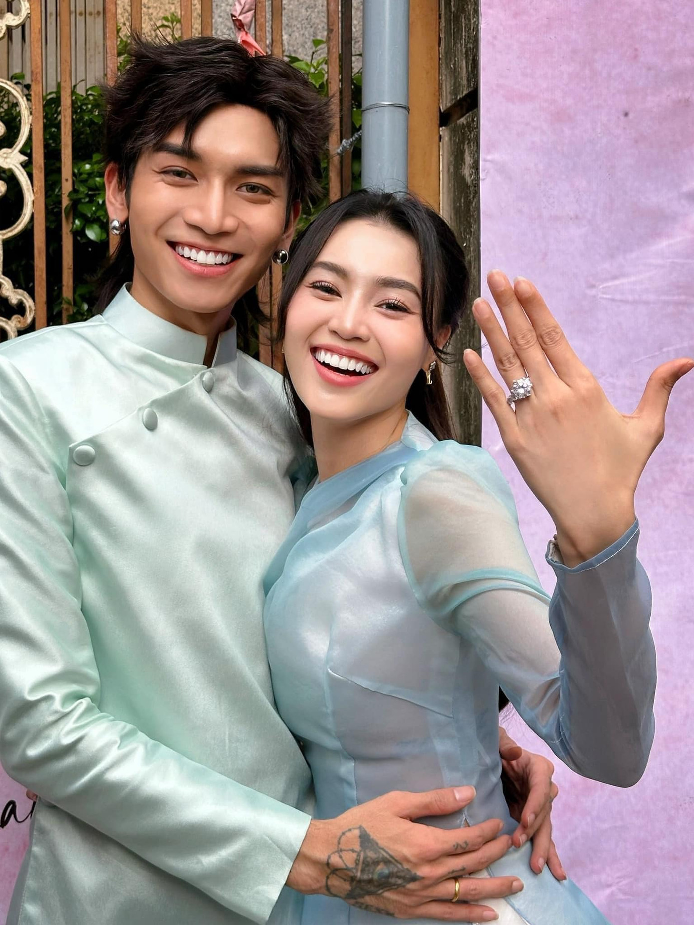 Trưa 18/11, lễ ăn hỏi của diễn viên Phương Lan và bạn trai Phan Đạt diễn ra tại TP.HCM. Diễn viên Lan Ngọc, Khả Như, Thùy Anh, Ngọc Phước, Ngọc Trân, Uyển Ân, Khánh Linh, Misthy và TikToker Hà Kiều Trang giữ vai trò phù dâu.