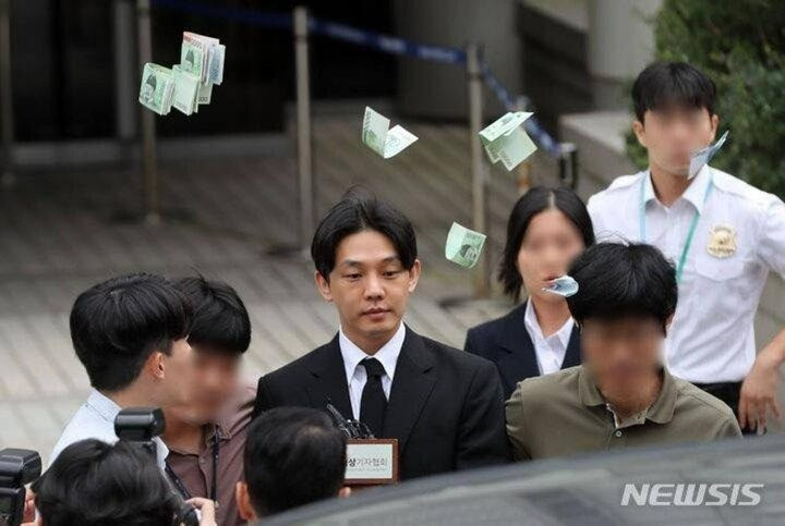 Nhiều nghệ sĩ trả giá vì đời tư không trong sạch, phát ngôn phản cảm. Nhiều nghệ sĩ trả giá vì đời tư không trong sạch, phát ngôn phản cảm.