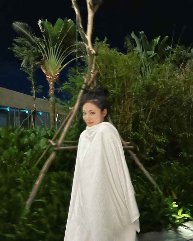 Ningning khoe ăn món phở bò tại Việt Nam. Ningning khoe ăn món phở bò tại Việt Nam.