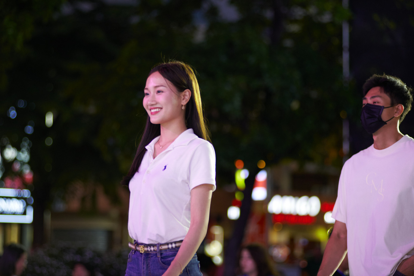 Ngoài chuẩn bị cho đêm khai mạc, các đại sứ, hoa hậu và á hậu tập trung cao cho chương trình VBFF với chủ đề Sắc son Việt Nam. Sàn diễn VBFF lần này mang đến các tác phẩm áo dài từ 58 nhà thiết kế cho 4 chương Thanh xuân - Lập thân - Lập nghiệp và Gia đình. Thiết kế thể hiện sự giao thoa giữa nét đẹp cổ điển của Áo dài Việt Nam và phong cách sáng tạo đương đại.