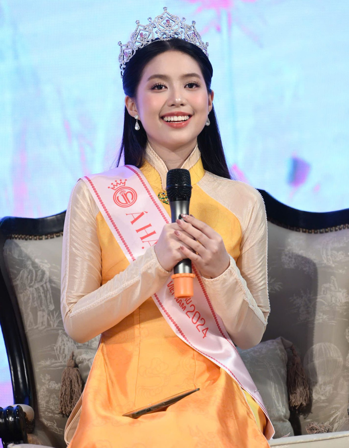 Cận sắc vóc nữ quân nhân đầu tiên thi sắc đẹp và đăng quang Á hậu Việt Nam 2024.