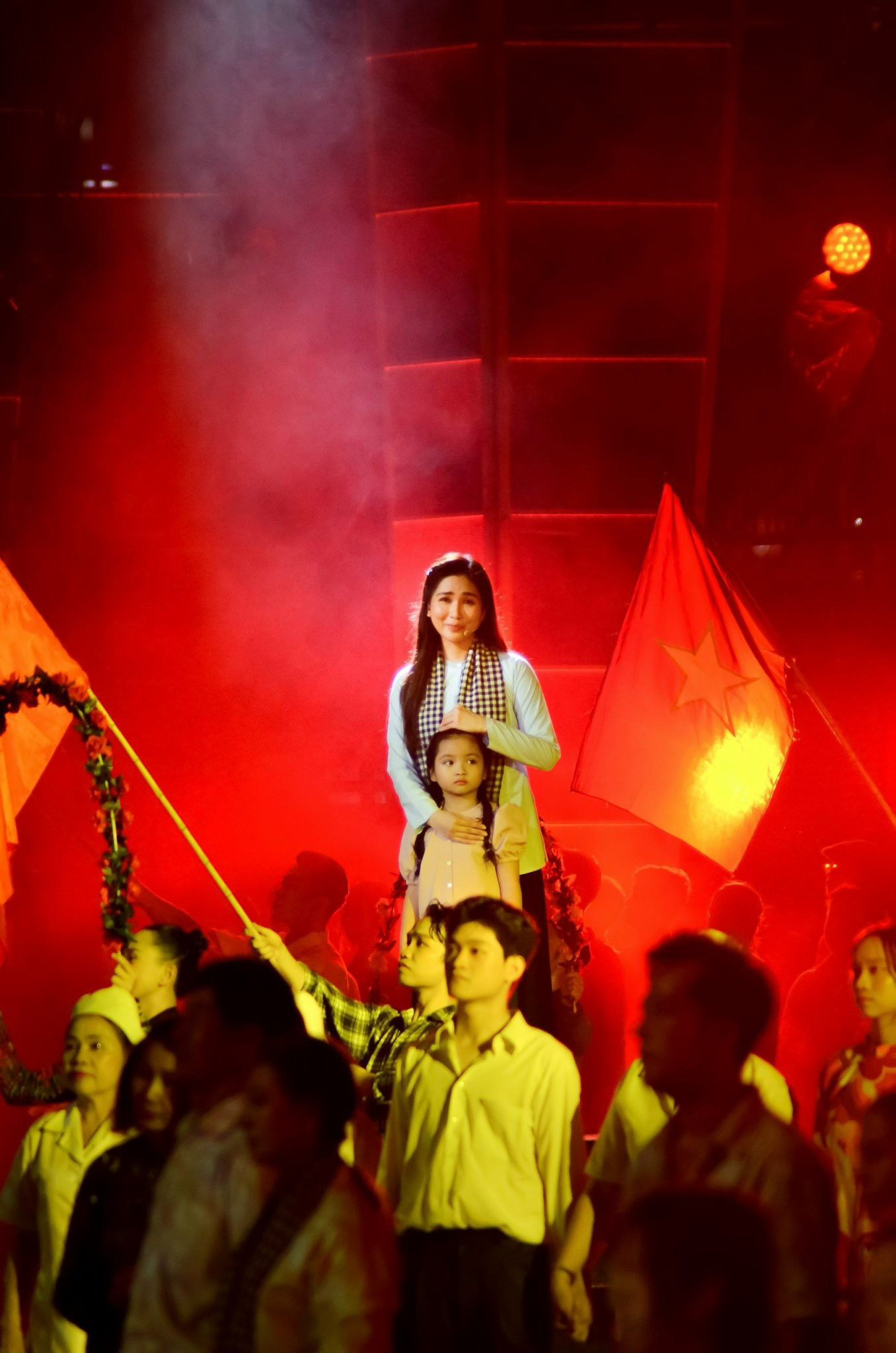 NSƯT Như Huỳnh trong tiết mục Câu hát bông sen.