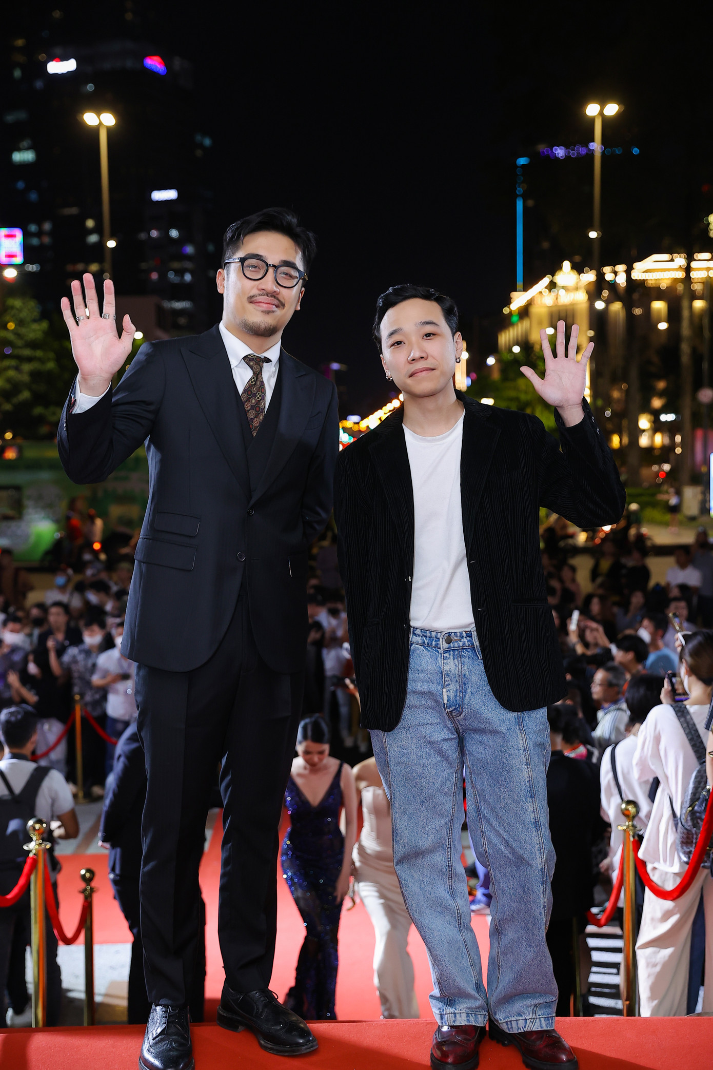 Ca sĩ Vũ dự thảm đỏ cùng nhạc sĩ Madihu. "Hoàng tử Indie" được đề cử hạng mục Nam ca sĩ của năm và Nhạc sĩ của năm. Ca sĩ Vũ dự thảm đỏ cùng nhạc sĩ Madihu. "Hoàng tử Indie" được đề cử hạng mục Nam ca sĩ của năm và Nhạc sĩ của năm.