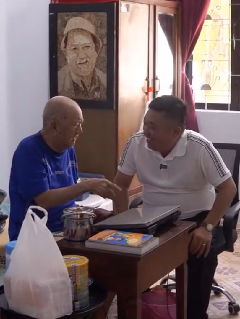 Phùng Ngọc và nghệ sĩ Mạc Can hội ngộ. Phùng Ngọc và nghệ sĩ Mạc Can hội ngộ.
