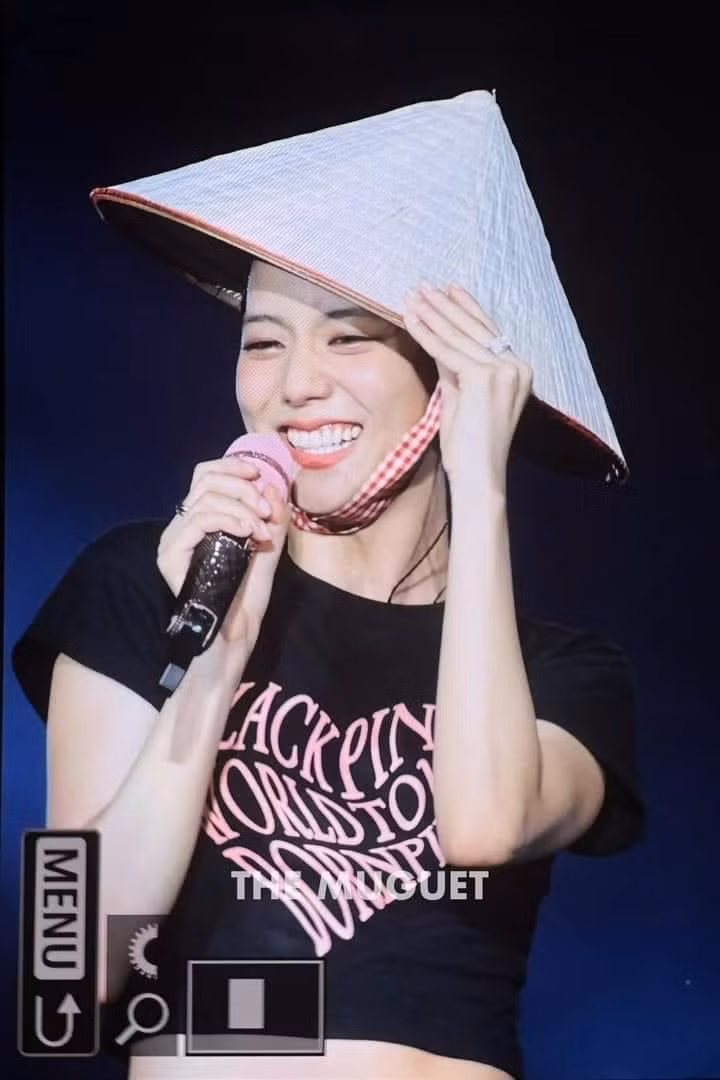 Bốn thành viên BlackPink để lại ấn tượng tốt với khán giả Việt qua hai đêm diễn, mỗi đêm kéo dài khoảng 2 giờ đồng hồ.