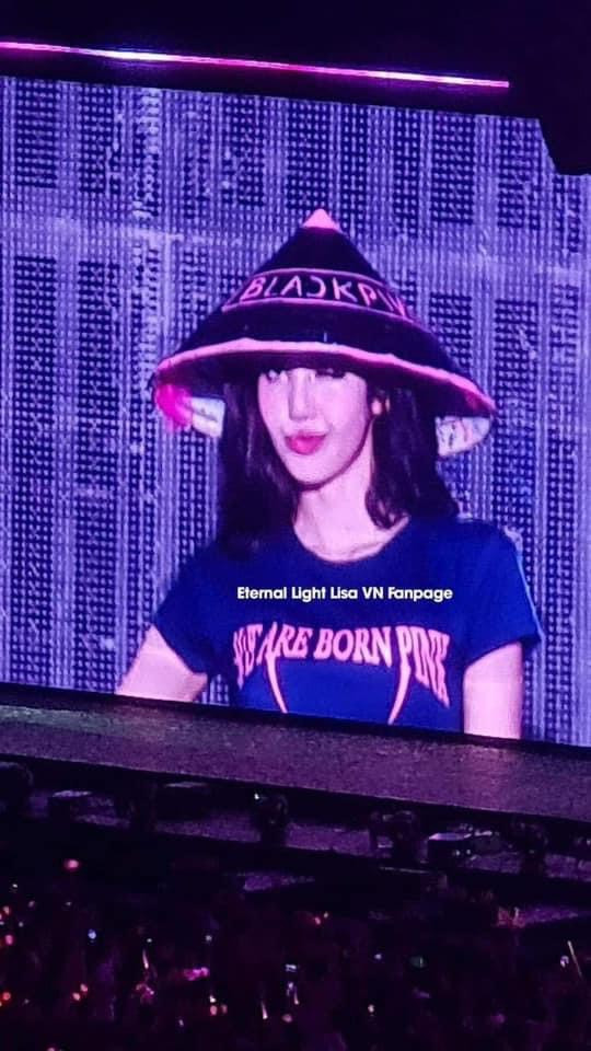 Bốn thành viên BlackPink để lại ấn tượng tốt với khán giả Việt qua hai đêm diễn, mỗi đêm kéo dài khoảng 2 giờ đồng hồ.