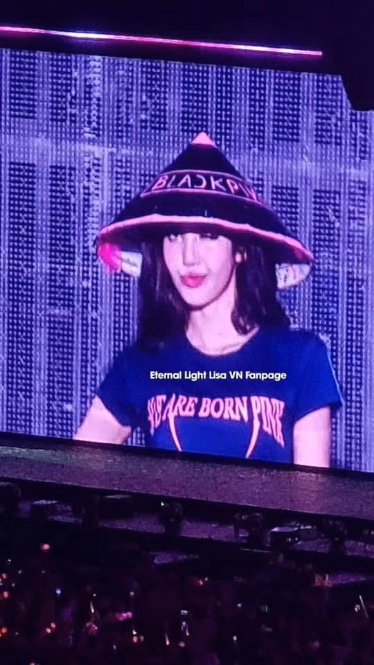 Bốn thành viên BlackPink để lại ấn tượng tốt với khán giả Việt qua hai đêm diễn, mỗi đêm kéo dài khoảng 2 giờ đồng hồ.