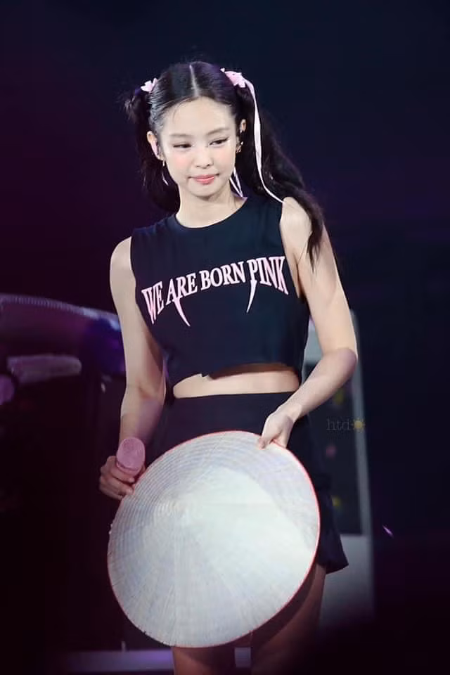 Bốn thành viên BlackPink để lại ấn tượng tốt với khán giả Việt qua hai đêm diễn, mỗi đêm kéo dài khoảng 2 giờ đồng hồ.