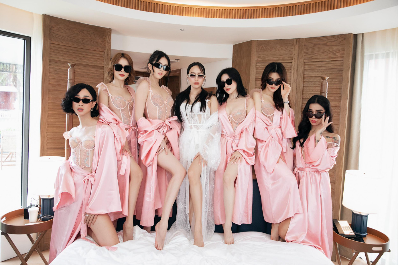 Dàn phù dâu "quậy" trong tiệc cưới của bạn thân Diệu Nhi. Ảnh: NVCC.