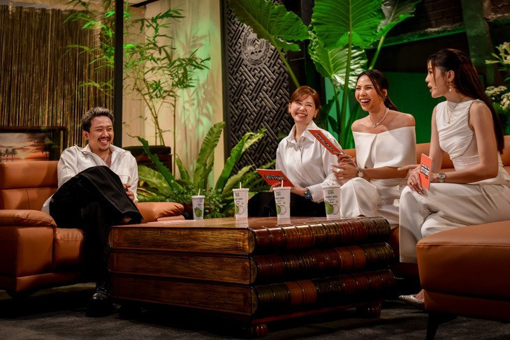 Trấn Thành kể nụ hôn đầu năm 16 tuổi trước Hari Won. Trấn Thành kể nụ hôn đầu năm 16 tuổi trước Hari Won.