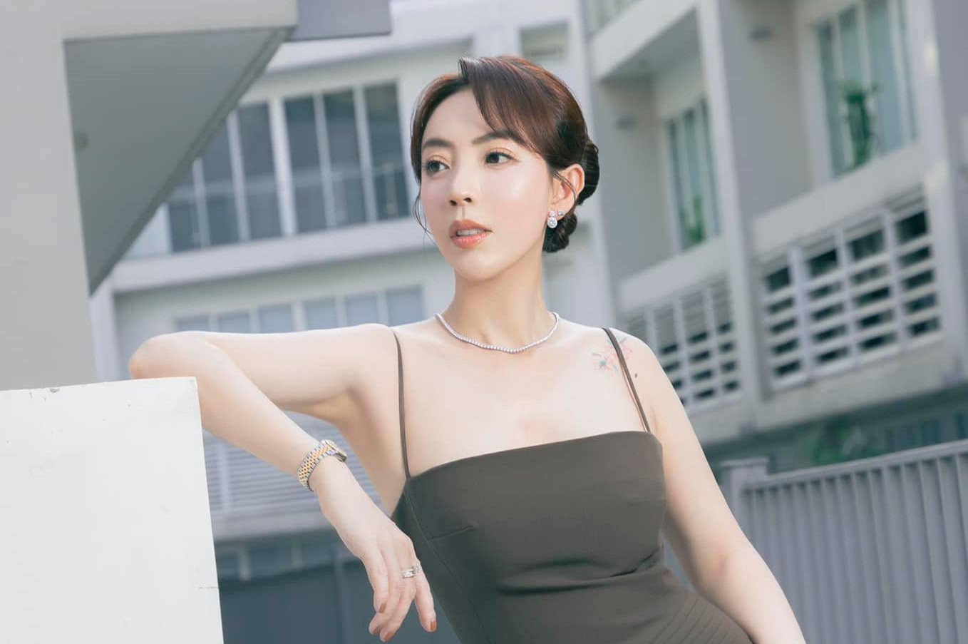 Thu Trang nói cô không buồn khi bị nhắc tên trong vụ ồn ào. Thu Trang nói cô không buồn khi bị nhắc tên trong vụ ồn ào.