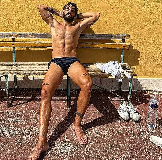 Chân dung cựu trung vệ đánh bạn gái đến chết và nạn nhân Alessandra Matteuzzi. Chân dung cựu trung vệ đánh bạn gái đến chết và nạn nhân Alessandra Matteuzzi.