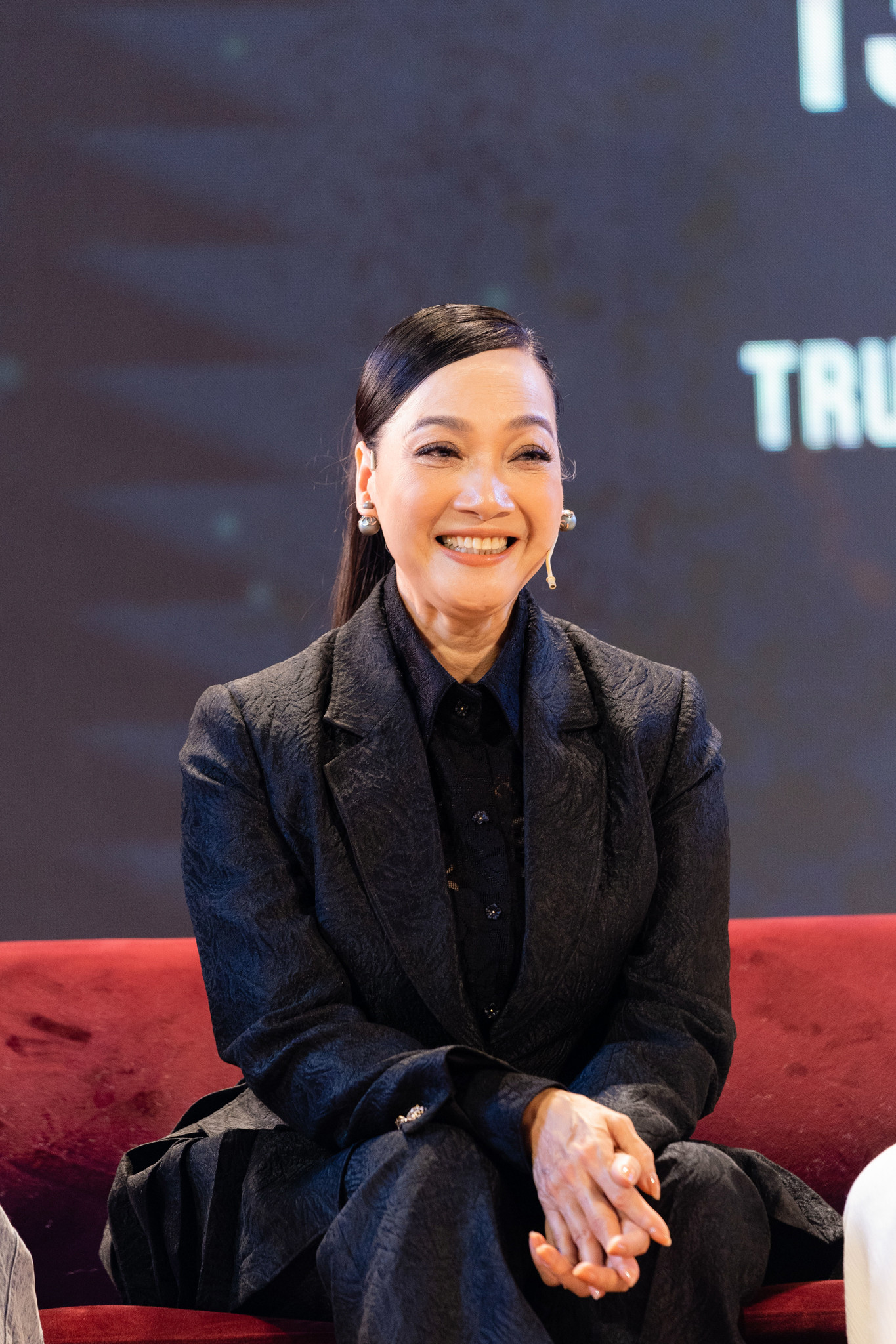 NSND Lê Khanh nhiệt tình chia sẻ kinh nghiệm cho diễn viên và những bạn trẻ muốn theo đuổi diễn xuất. Ảnh: BTC. NSND Lê Khanh nhiệt tình chia sẻ kinh nghiệm cho diễn viên và những bạn trẻ muốn theo đuổi diễn xuất. Ảnh: BTC.