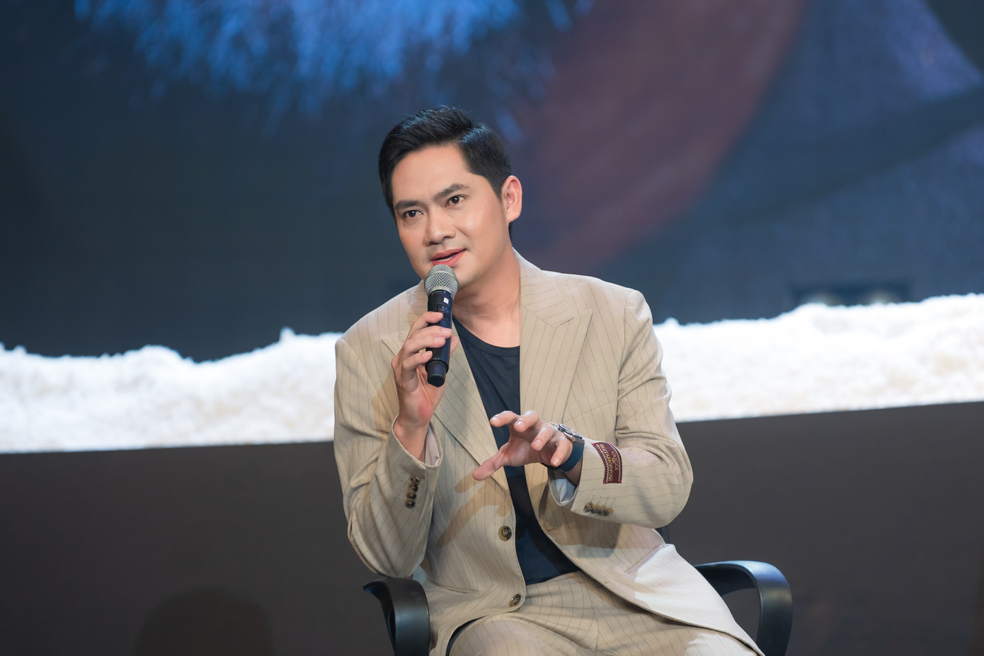 MC Quyền Linh và diễn viên Minh Luân tại buổi ra mắt Hai Muối.