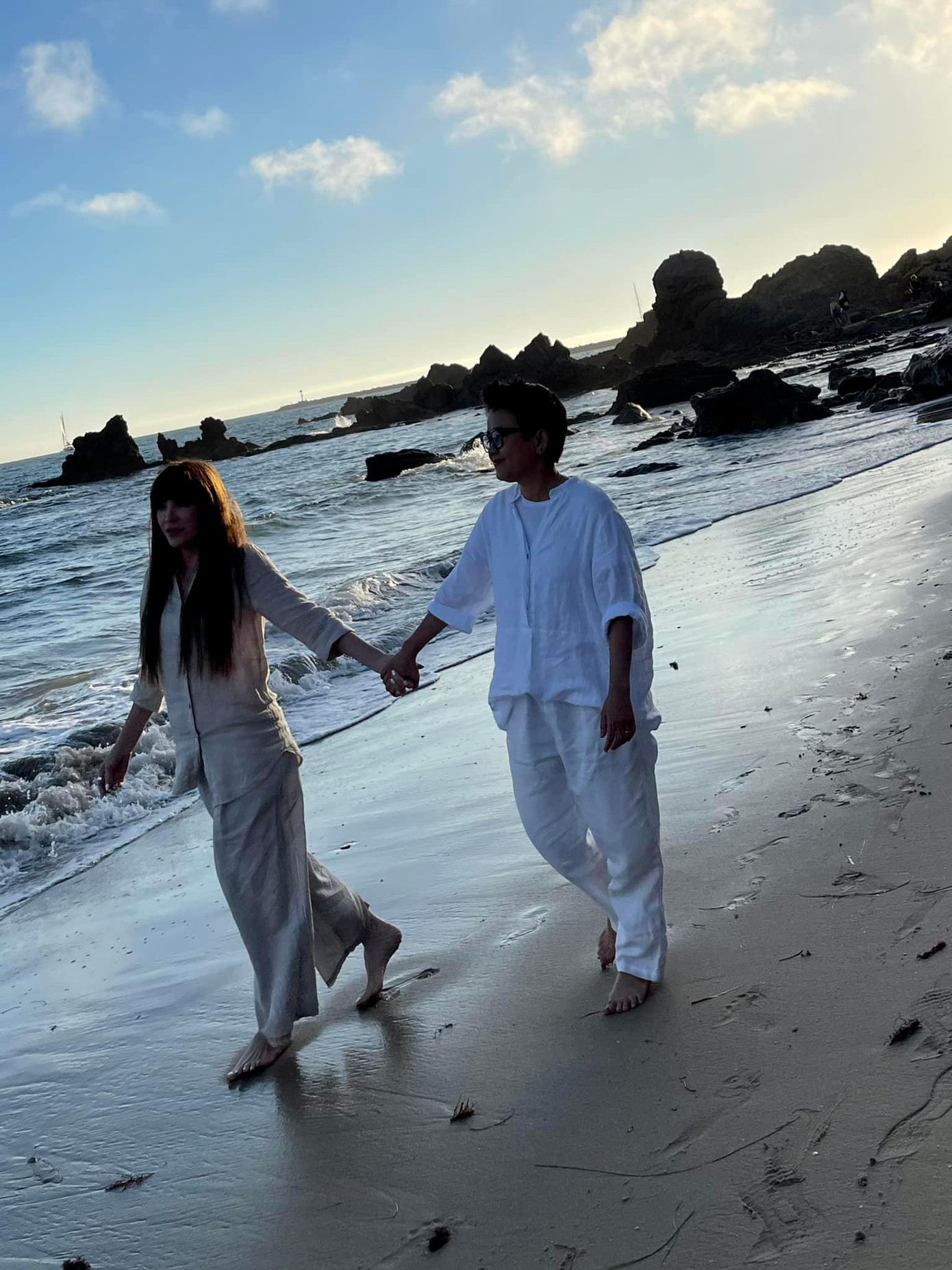 Hôn lễ tổ chức tại Mỹ đánh dấu chặng đường yêu của hai ngôi sao. Ảnh: FBNV.