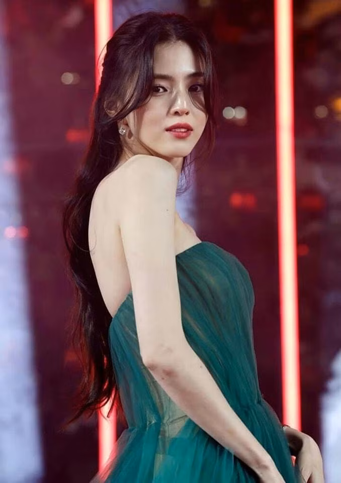 Han So Hee đang mất hết lý trí. Han So Hee đang mất hết lý trí.