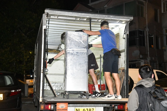 Cảnh sát ráo riết tìm kiếm phần thi thể bị mất của nạn nhân.