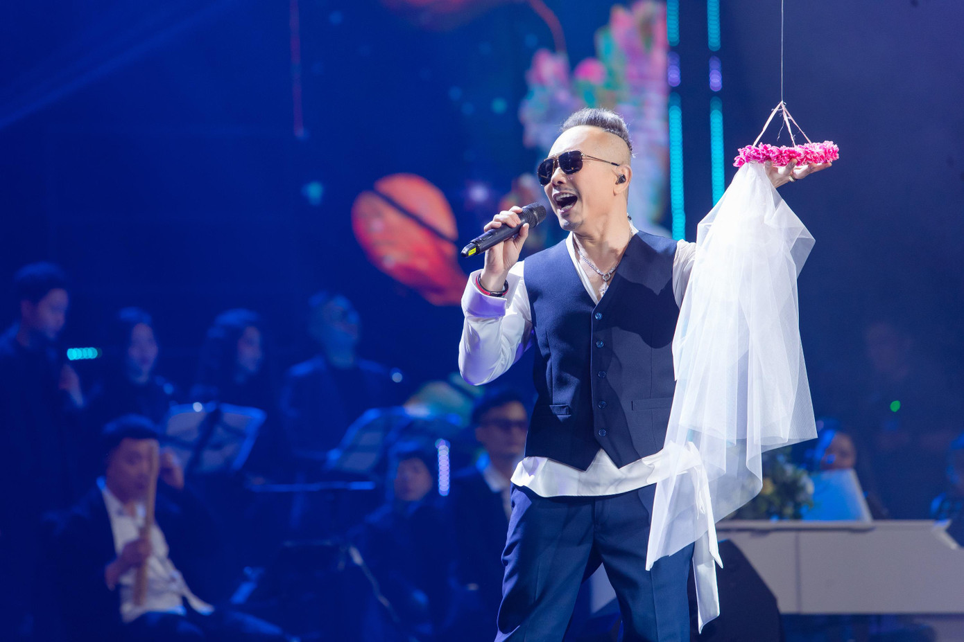 Nam ca sĩ cho biết anh là người cầu toàn và muốn dành điều tốt nhất cho khán giả nghe, xem và cảm nhận. Song, do đây là chương trình lớn đầu tiên Jimmii Nguyễn tổ chức ở Việt Nam, anh mong khán giả bỏ qua những sơ sót.