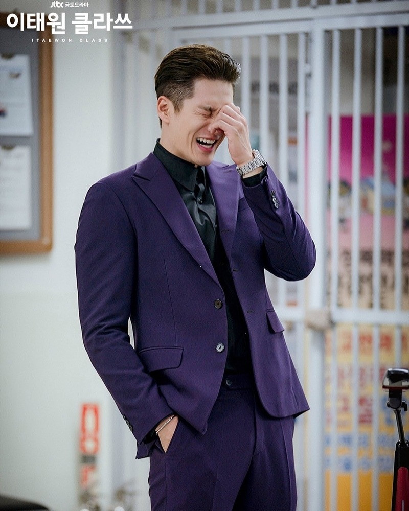 Năm 2020, Ahn Bo Hyun được trao vai quý tử Hang Geun Won trong bộ phim hot mùa dịch Tầng lớp Itaewon. Khán giả, truyền thông ghi nhận khả năng diễn xuất của nam diễn viên khi thể hiện được sự đối lập giữa nét tự đại và sợ hãi của thiếu gia bất tài.