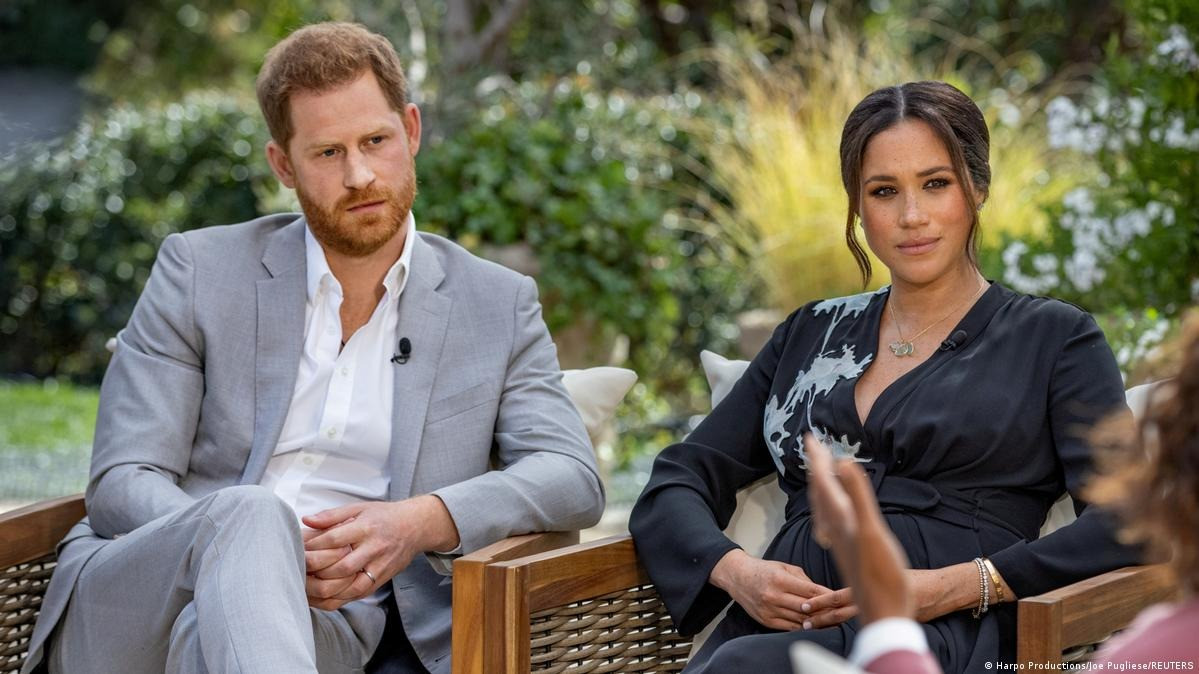 Harry và Meghan Markle liên tục phơi bày góc khuất của Hoàng gia Anh trong các cuộc phỏng vấn.