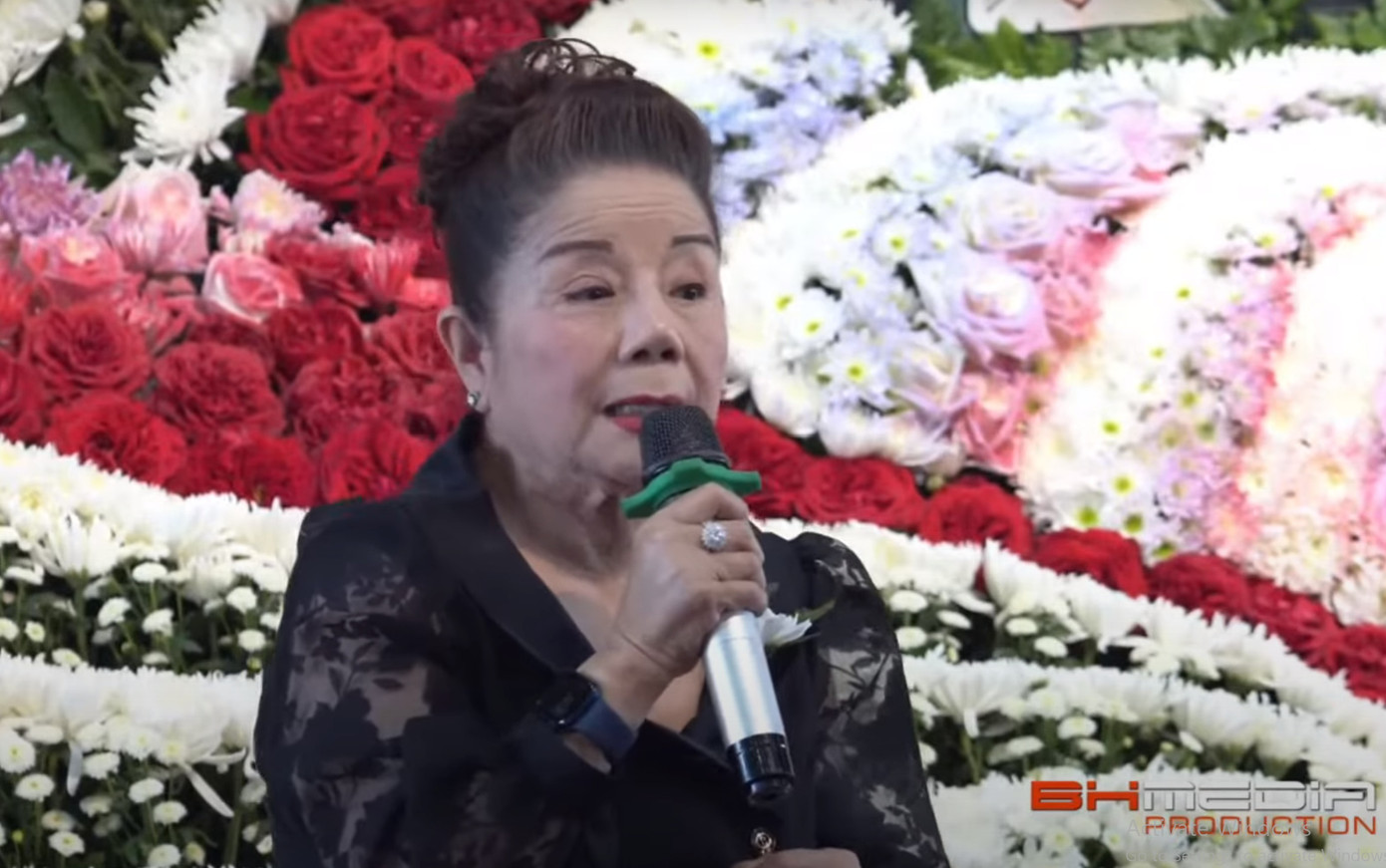 NSND Thoại Miêu đứng chung sân khấu cùng NSND Diệp Lang tại đoàn Văn công Thành phố. &quot;Vai diễn của anh trong Tâm sự Ngọc Hân tuy nhỏ, nhưng chỉ cần anh la lên &apos;Quân cướp nước&apos; trước khi mất, khán giả vỗ tay không ngớt. Em học được ở anh rất nhiều đức tính&quot;, Thoại Miêu tâm sự.