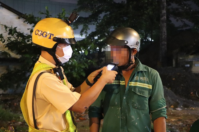 Thợ hồ ở TPHCM vi phạm nồng độ cồn vi phạm vượt mức kịch trần ảnh 1