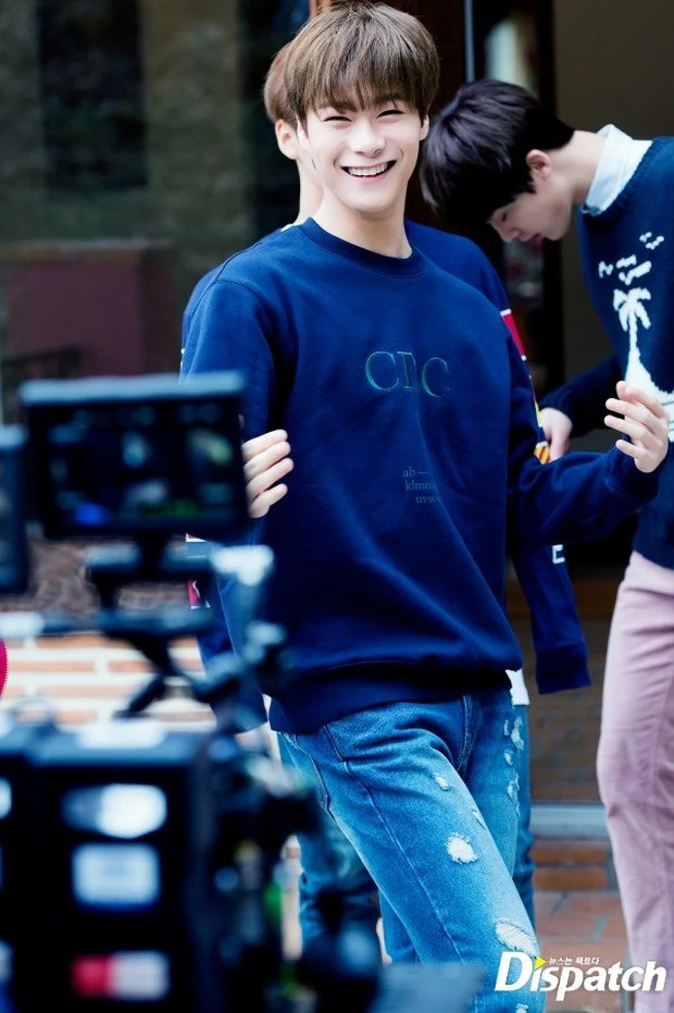 Tháng 11/2016, Moonbin cùng các thành viên xuất hiện trong chương trình VR Drama. Nụ cười &quot;không thấy mặt trời&quot; gắn liền với idol người Hàn từ lúc ghi hình đến khi giải lao ở hậu trường.