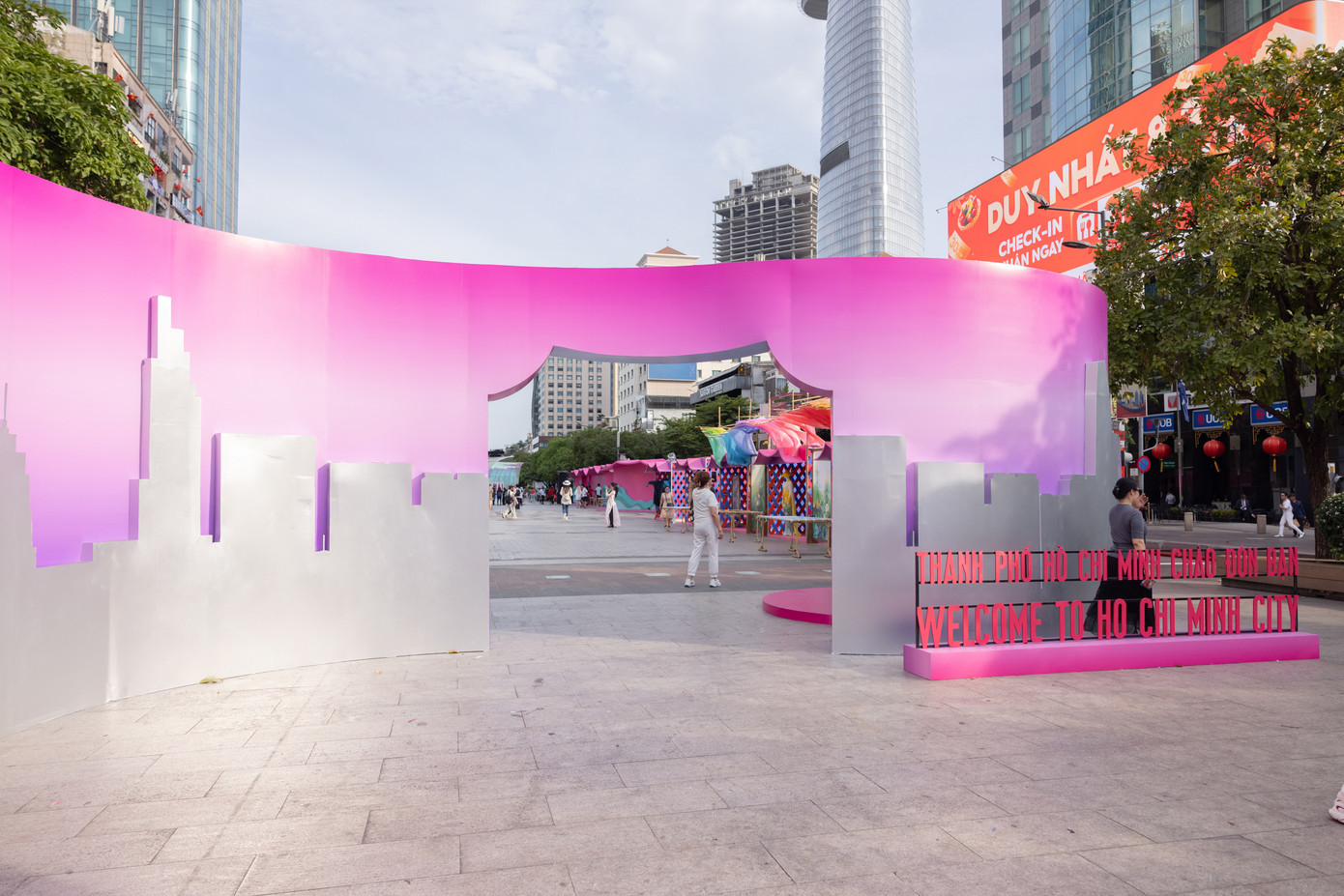 Đêm khai mạc Lễ hội Áo dài TPHCM lần thứ 11 hoành tráng nhất từ trước đến nay. Đêm khai mạc Lễ hội Áo dài TPHCM lần thứ 11 hoành tráng nhất từ trước đến nay.