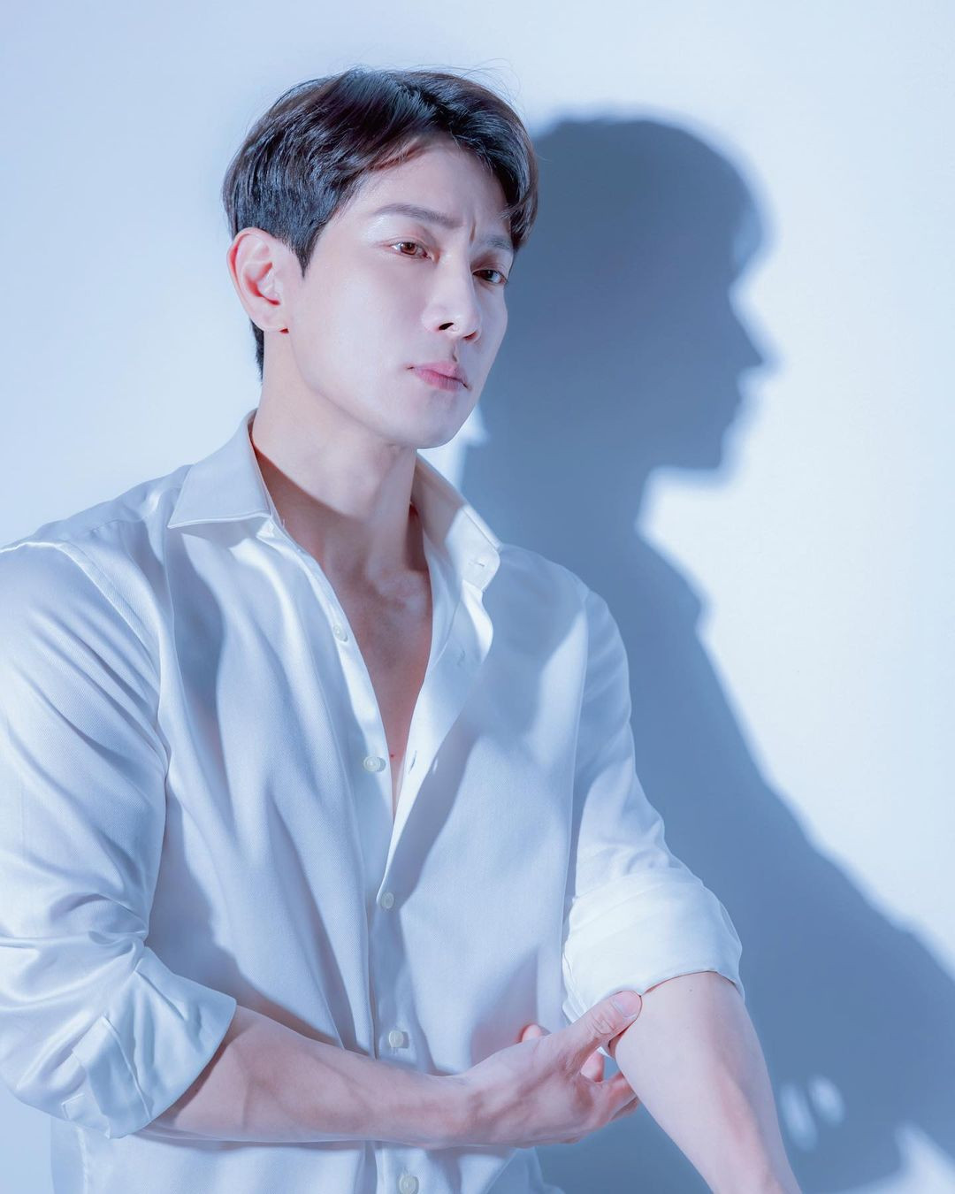 Hiện tại, ngoài công việc sáng tạo nội dung, sản xuất chương trình trực tuyến, Ji Hoon là KOL nổi tiếng, được mời đóng quảng cáo.