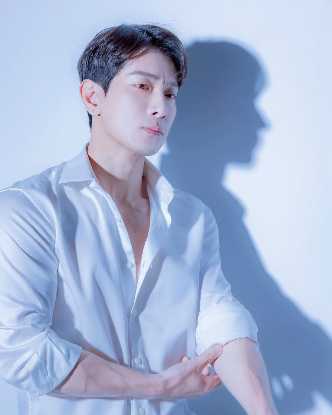 Hiện tại, ngoài công việc sáng tạo nội dung, sản xuất chương trình trực tuyến, Ji Hoon là KOL nổi tiếng, được mời đóng quảng cáo.