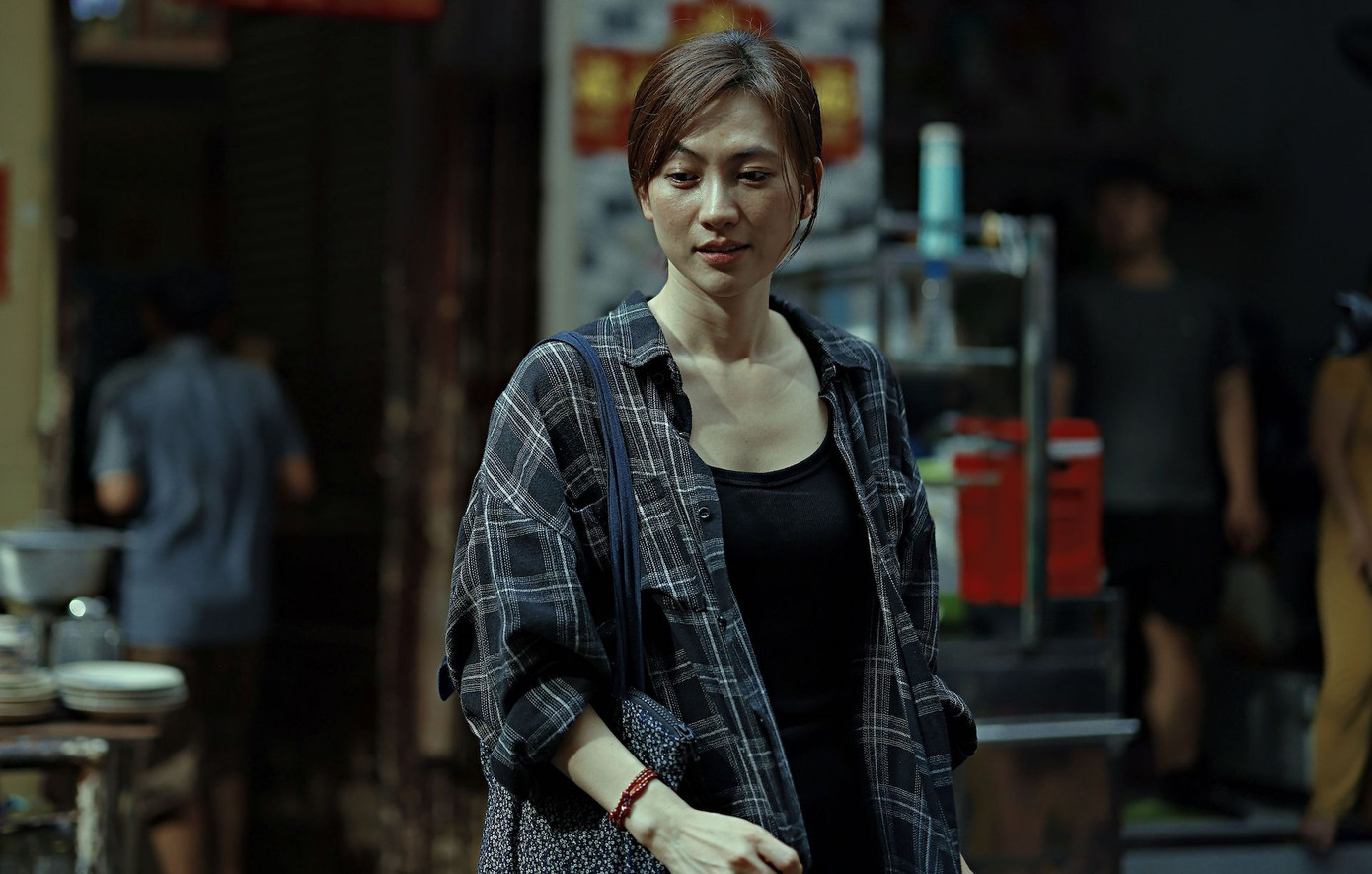 Nhân vật Mai (Phương Anh Đào) được xây dựng với hình ảnh đầy bi kịch.