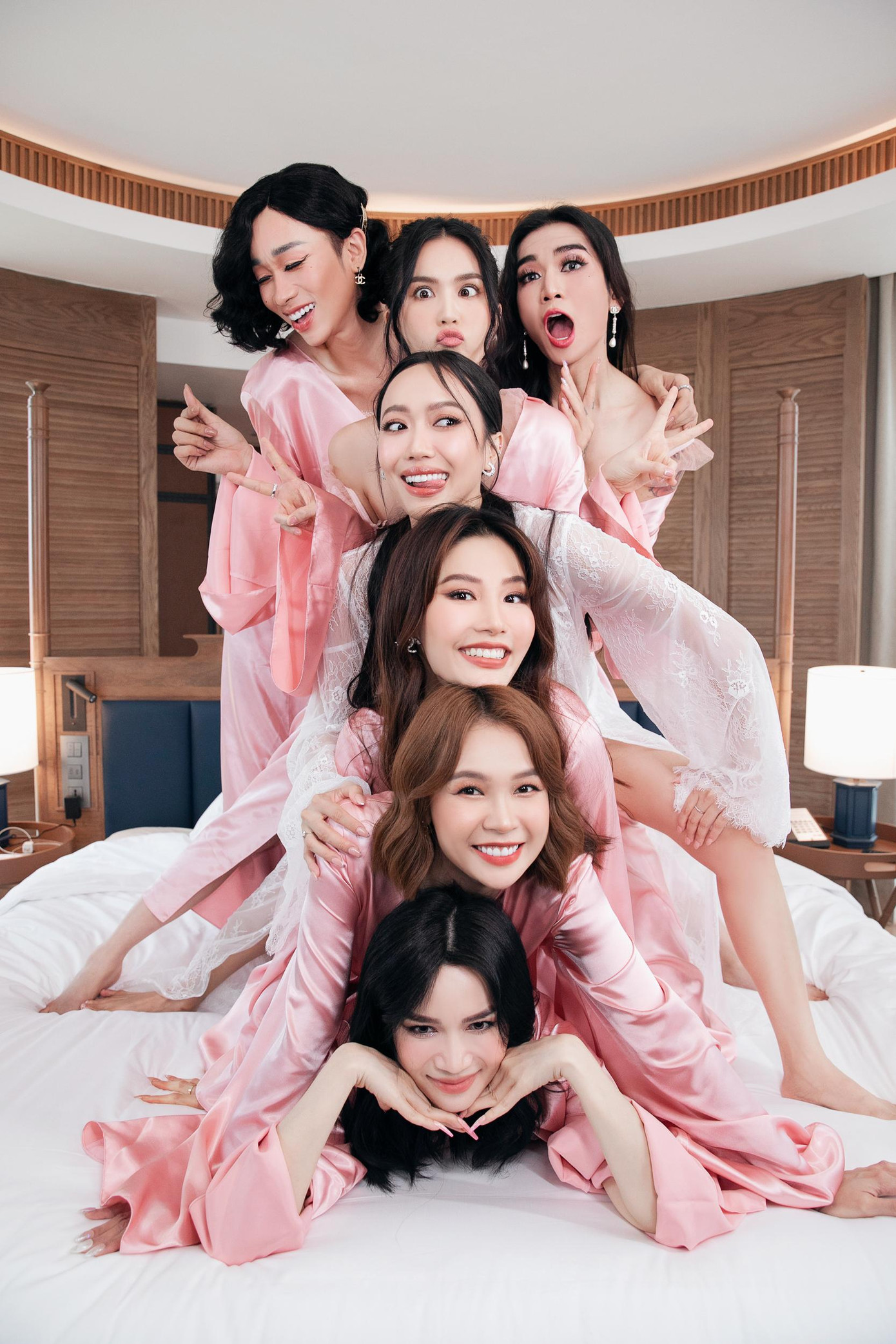 Dàn phù dâu "quậy" trong tiệc cưới của bạn thân Diệu Nhi. Ảnh: NVCC.