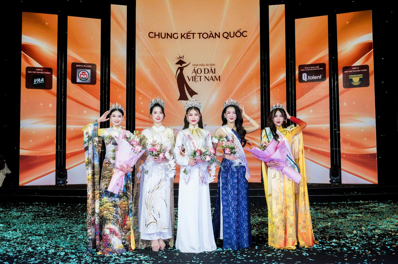 Top 5 Hoa hậu Di sản Áo dài Việt Nam có nhiệm vụ quảng bá trang phục truyền thống. Top 5 Hoa hậu Di sản Áo dài Việt Nam có nhiệm vụ quảng bá trang phục truyền thống.