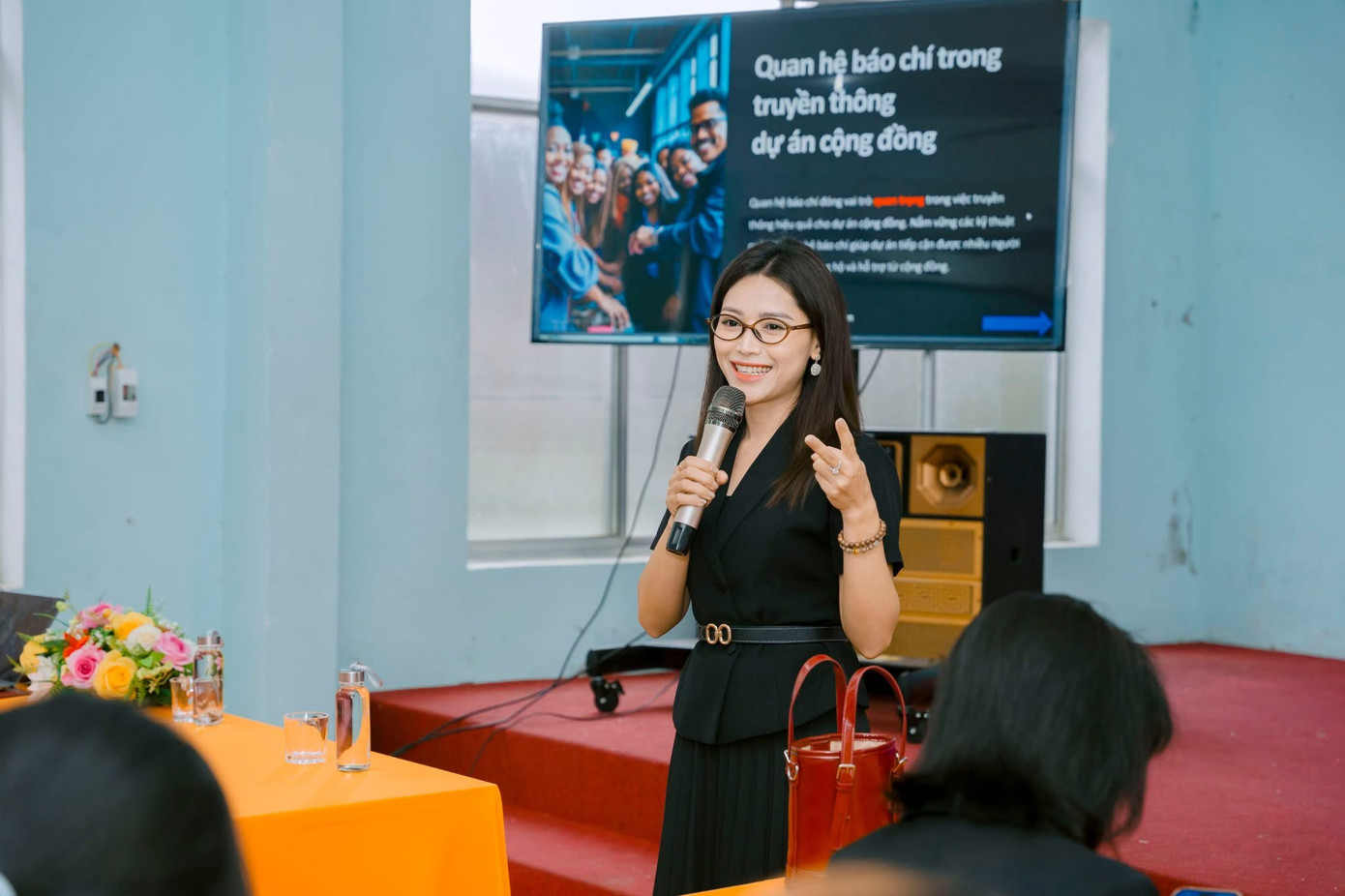 Thạc sĩ, nhà báo Thanh Huyền cho rằng công chúng ngày càng đắm chìm trong những vụ drama tình cảm không chỉ là xu hướng giải trí mà còn là biểu hiện của sự sụt giảm hệ giá trị trong xã hội hiện đại.