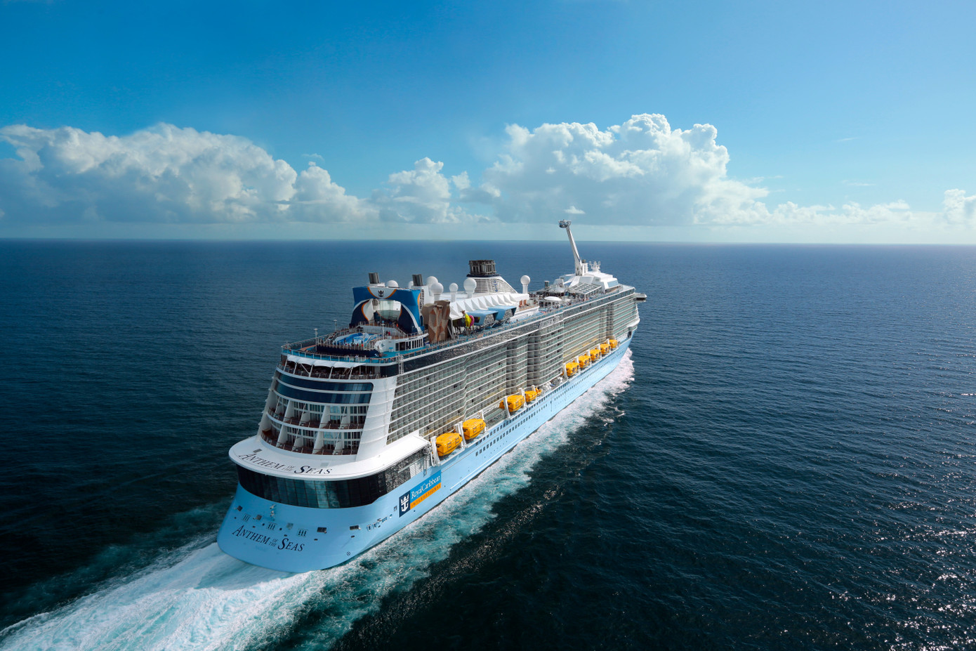 Độ hoành tráng của con tàu Anthem of the Seas với sức chứa lên đến 5.000 khách.